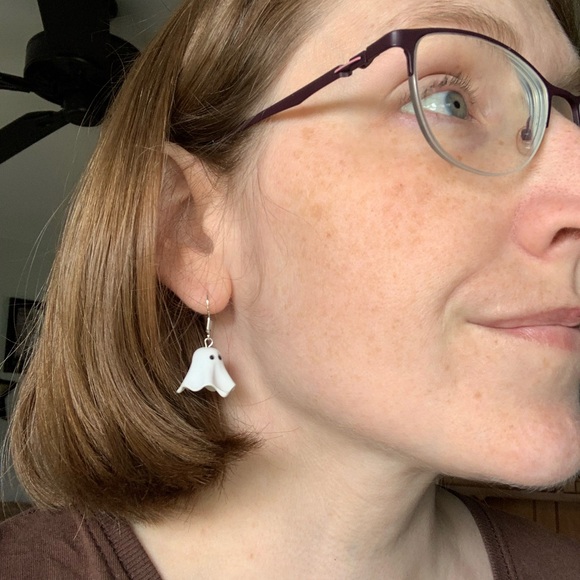 Ceramic-like Mini Ghost Dangle Earrings - Picture 4 of 7
